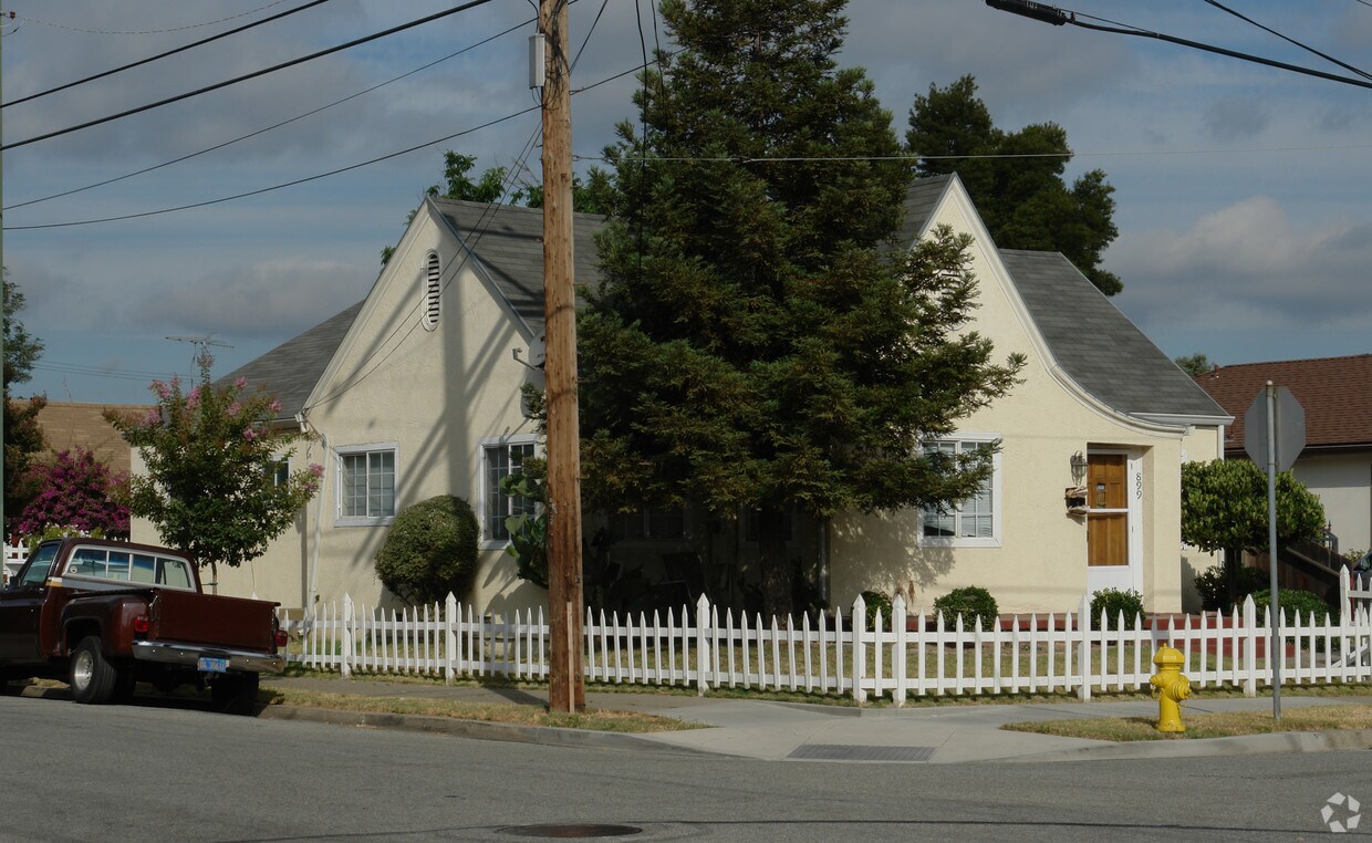 Primary Photo - 335 Martha St