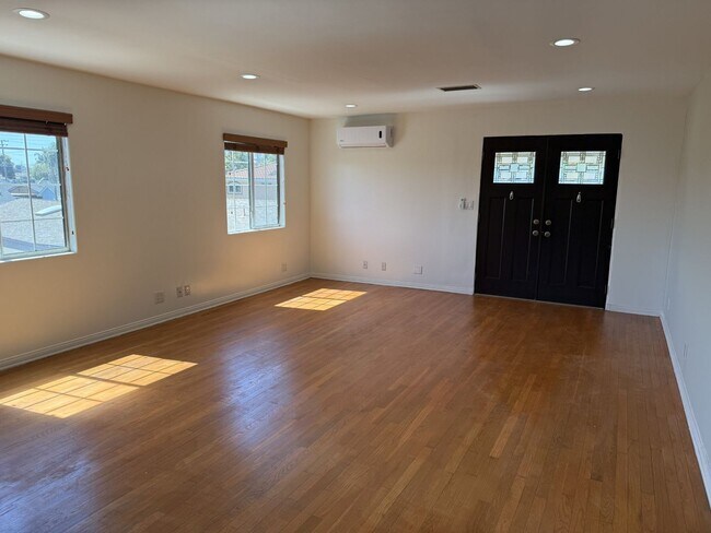 Building Photo - Washington Duplex