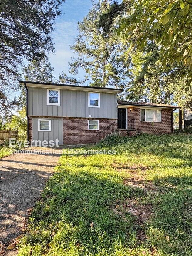 Foto principal - 193 W Canterbury Dr