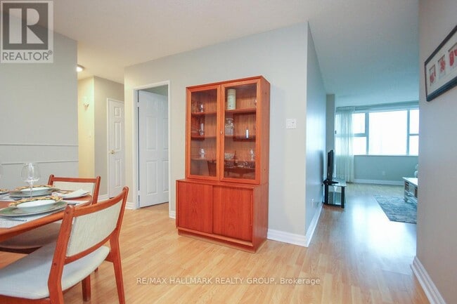 Building Photo - 555-1555 Brittany Dr