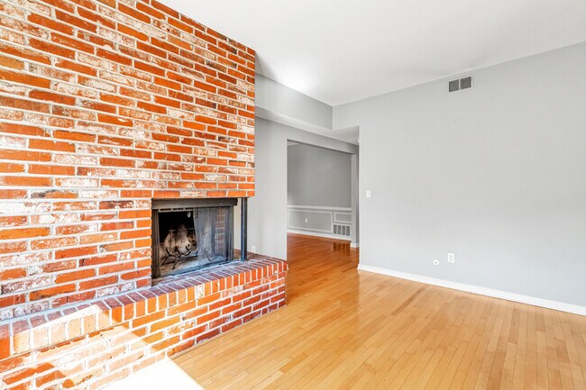 Foto del edificio - 4512 McPherson Ave