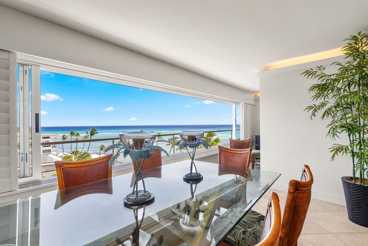 Foto principal - Colony Surf Hideaway: Oceanfront 2BR w/ Sl...