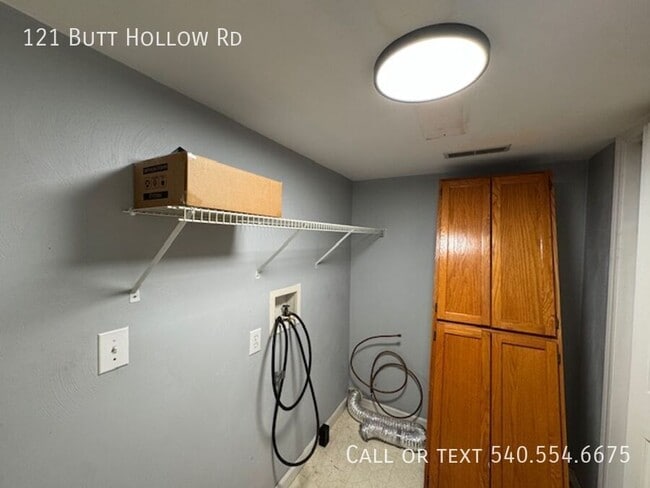 Foto del edificio - 121 Butt Hollow Rd