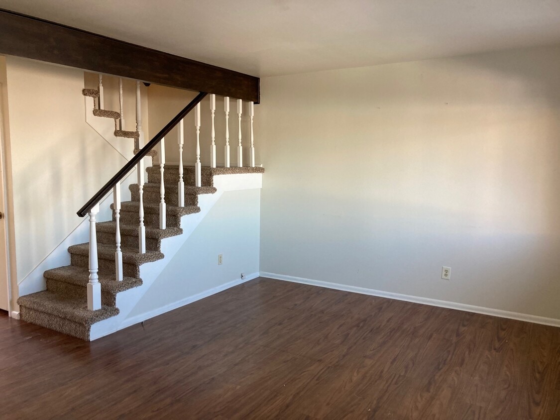 Living Room - 1053 Chambers Ct