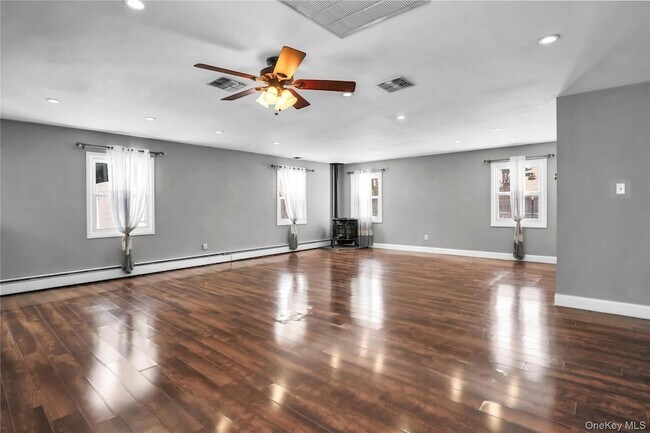 Building Photo - 11 Onyx Dr