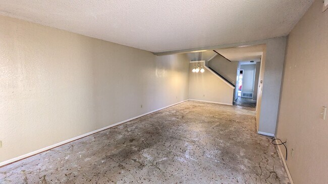 Building Photo - Townhome in Scripps Ranch - Available in July