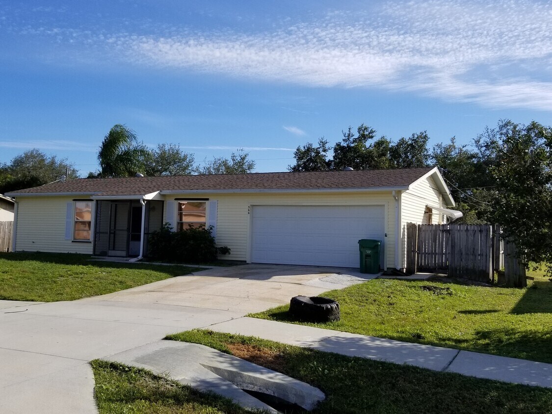 2 BR 2 BA 2 CG Rental in central PSL. - 2 BR 2 BA 2 CG Rental in central PSL.