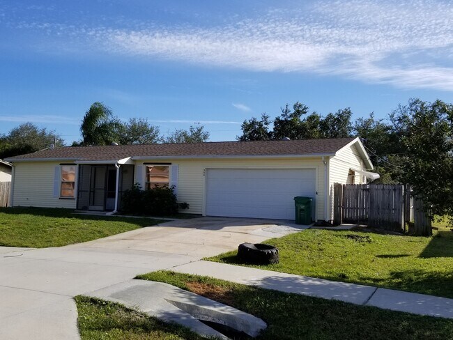 2 BR 2 BA 2 CG Rental in central PSL. - 2 BR 2 BA 2 CG Rental in central PSL. House