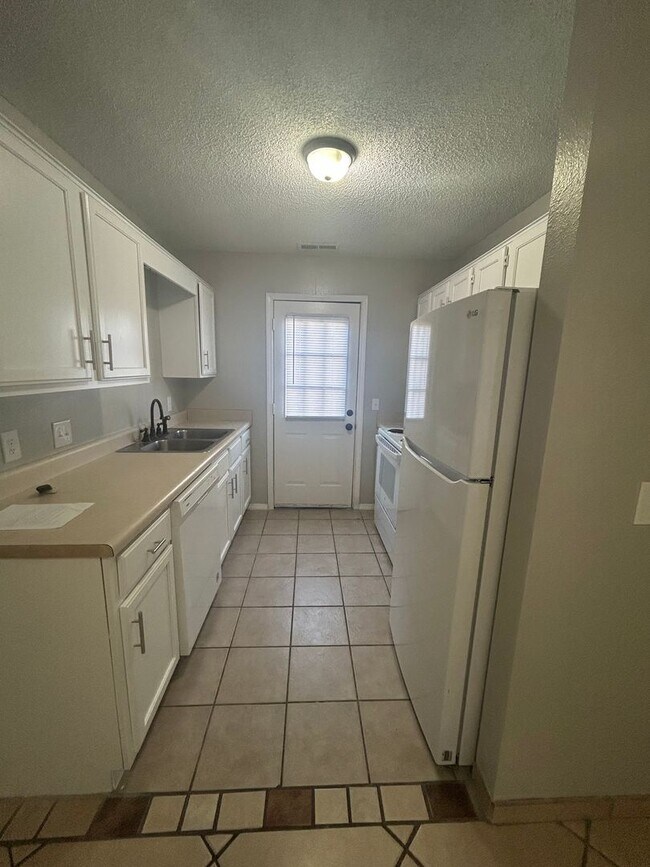 Foto del edificio - 3403 SW Victoria Pl