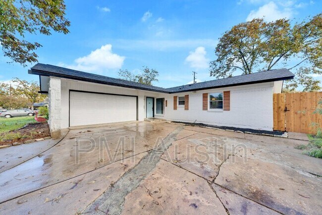 Building Photo - 8213 Briarwood Ln