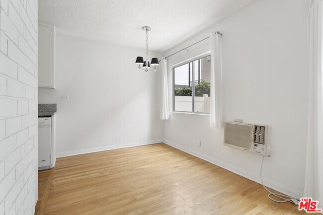 Foto del edificio - 11947 Kiowa Ave