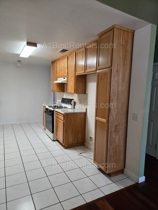 Building Photo - 3832 Sierra St