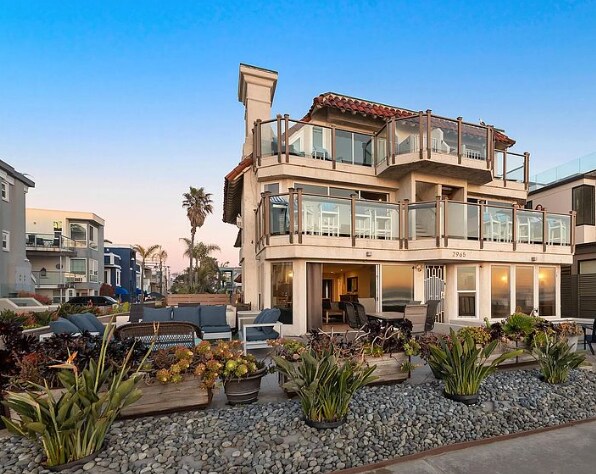 Foto del edificio - 2965 Ocean Front Walk