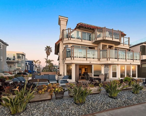 Building Photo - 2965 Ocean Front Walk