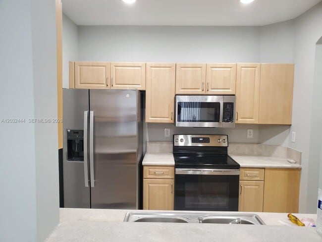 Foto del edificio - 2242 NE 42nd Cir
