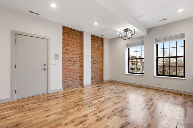 Building Photo - 321 E 44th St