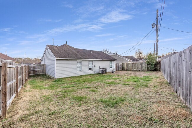 Building Photo - 4236 Appian Dr