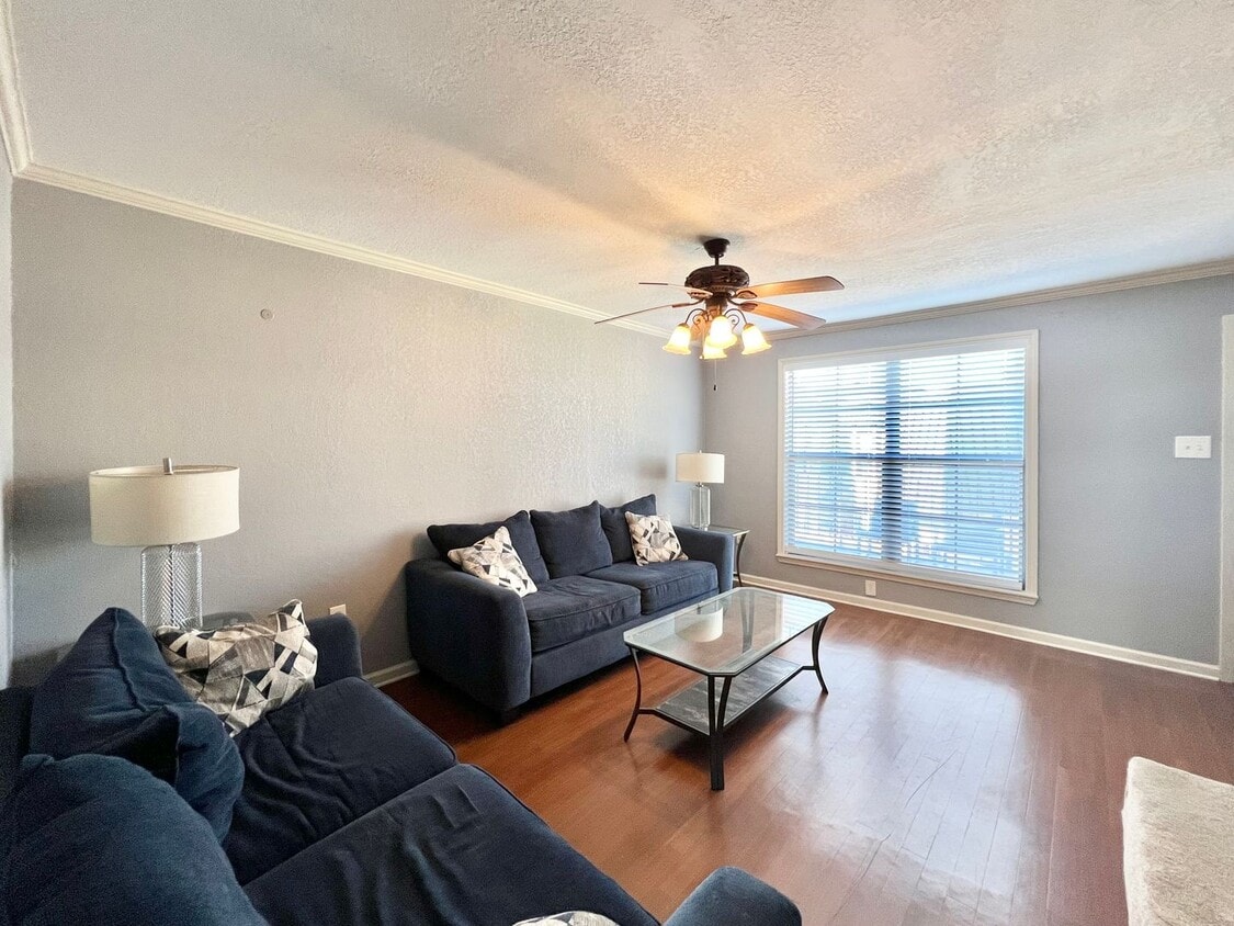 Primary Photo - Two bedroom Lake Plaza Condo with Pool