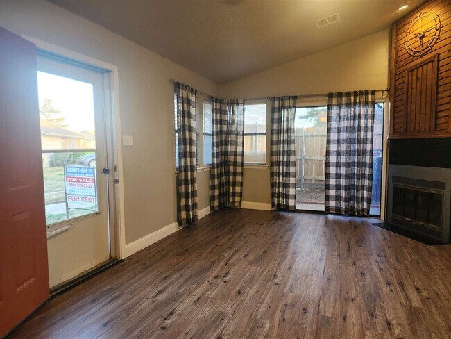 Foto del edificio - 6808 NW Willow Springs Dr