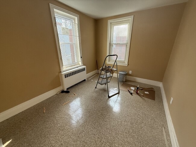 Photo - 637 N 6th St House