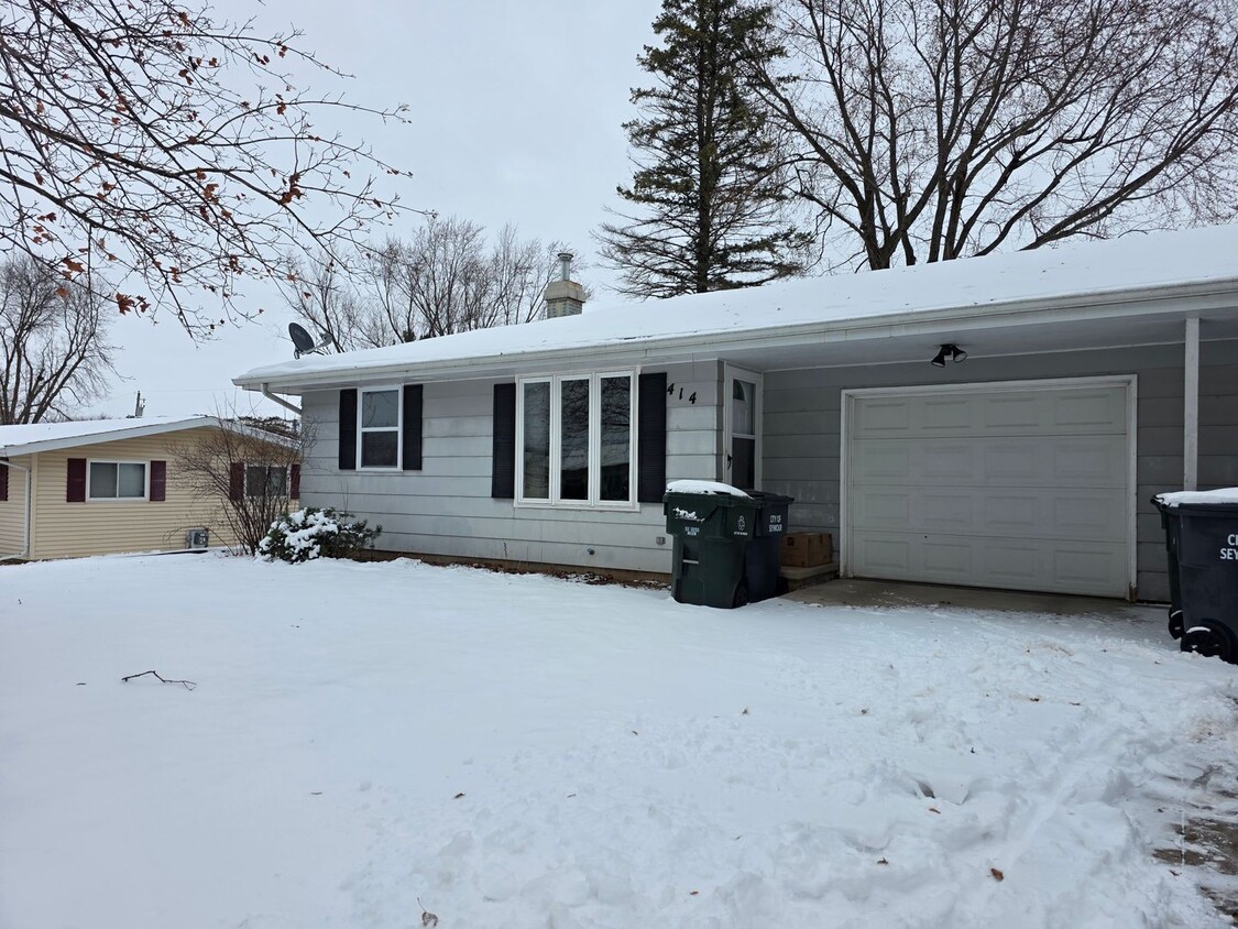 Primary Photo - 416 Park Ln