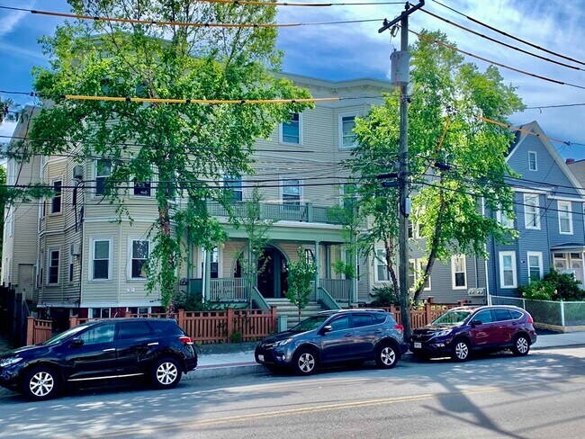 Building Photo - 52 Beacon St
