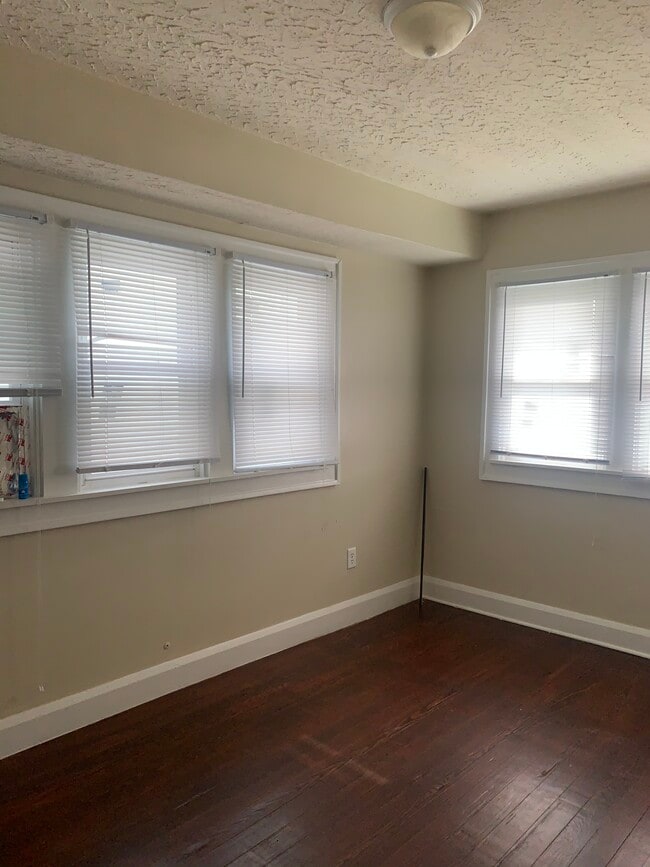 Building Photo - 603 N Rural st