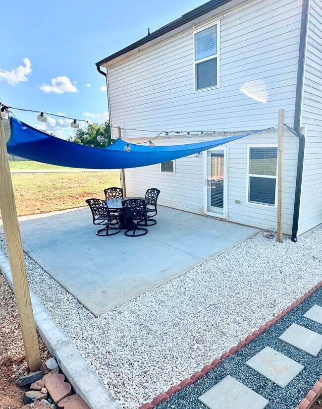 Building Photo - Beautiful 3 Bed, 2.5 Bath Home in Snow Camp