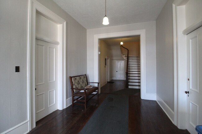 Foto del edificio - 1 bed, 1 bath apartment for rent in Downtown Harrisonburg!