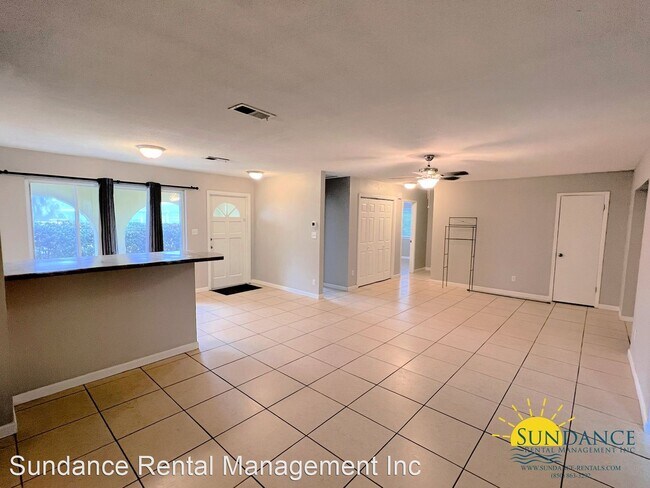 Building Photo - 3 br, 2 bath House - 251 Lorraine Drive W.
