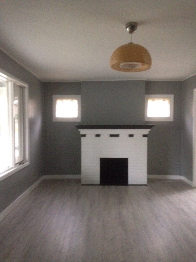 Primary Photo - 59 Pries Ave
