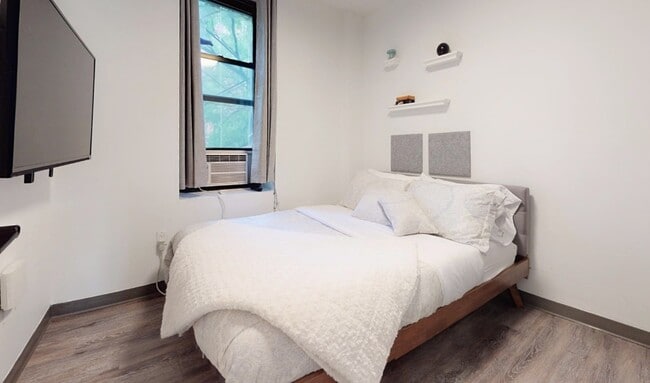 Building Photo - Short term Furnished Rental in Doorman Building