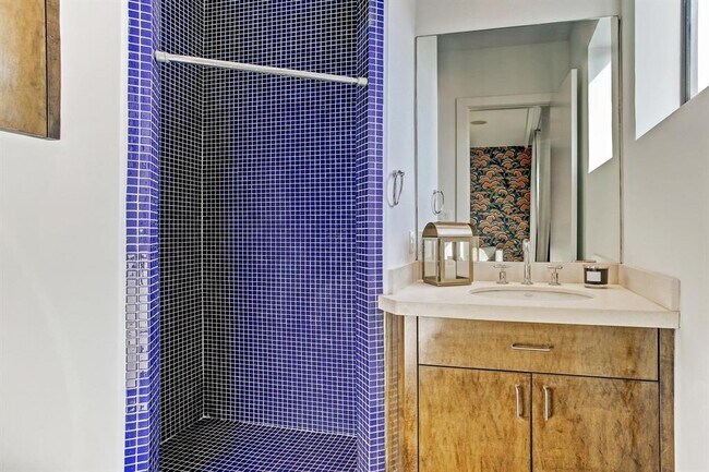 Foto del edificio - 2529 Robinhood St