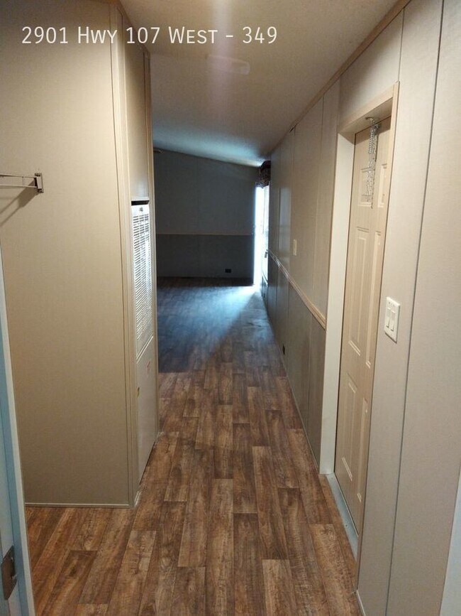 Building Photo - Move in today!
