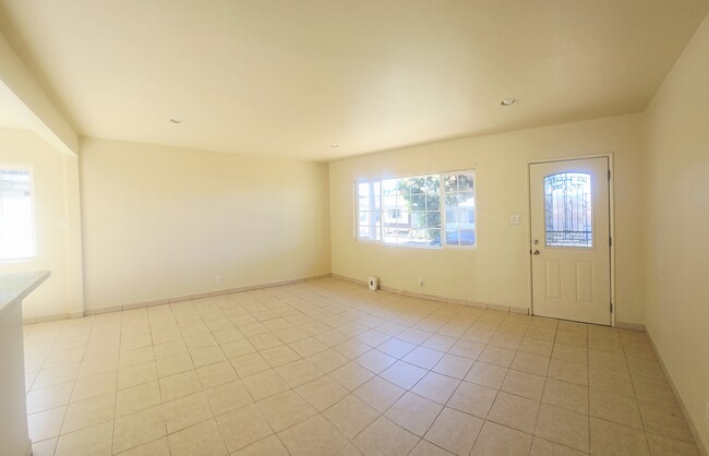 Building Photo - 4868 Oregon Ave