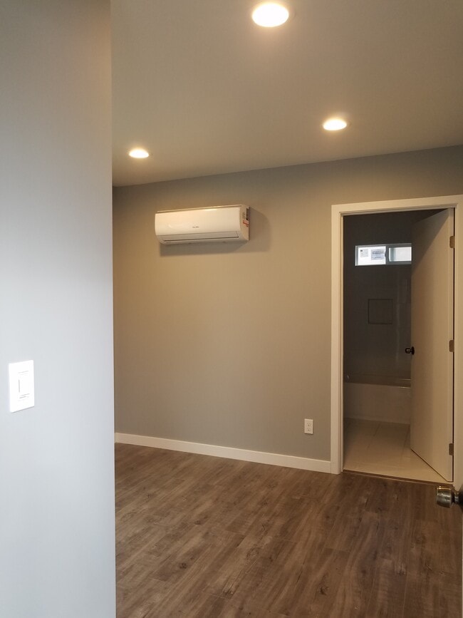 Bedroom - 11129 Archwood St