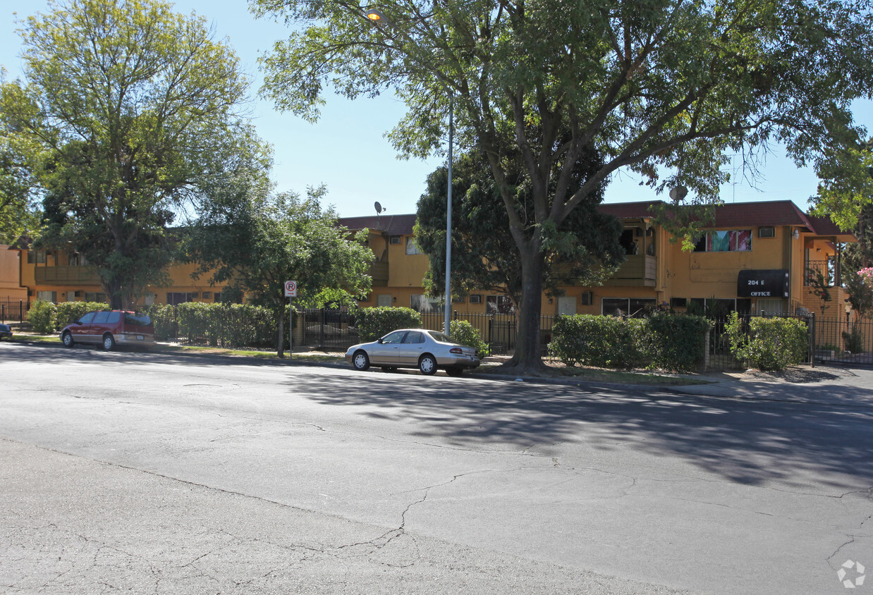 Building Photo - 204 E Bianchi Rd