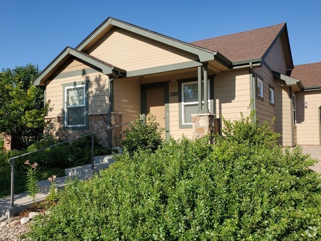 Building Photo - 2203 Marshfield Ln