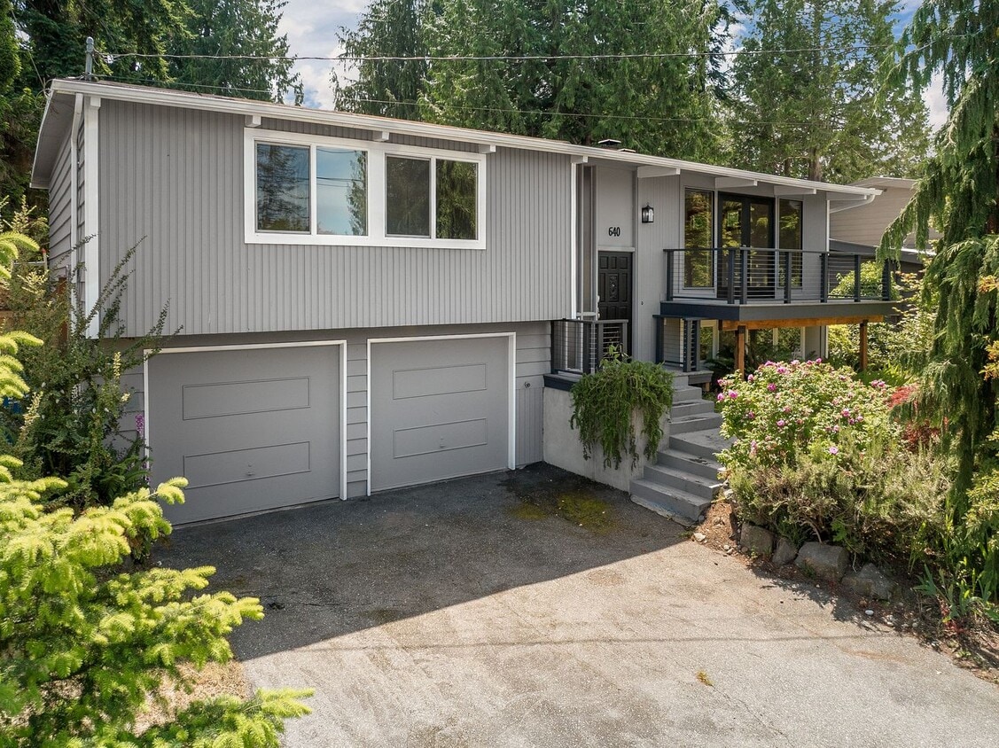 Primary Photo - Beautifully Remodeled 3 Bed/2 Bath Edmonds...