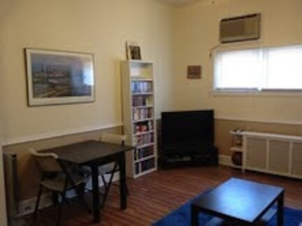 Living/Dining - 301 E County Line Rd