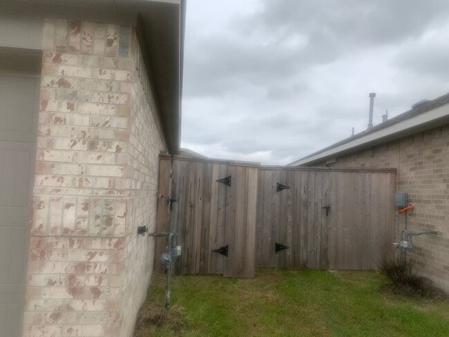Building Photo - 3 Bedroom Single Family Home in Baytown