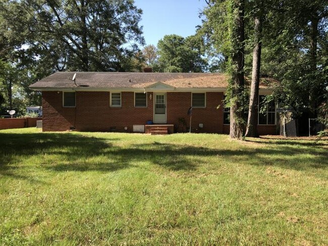 Building Photo - 3 bedroom in Dudley NC 28333