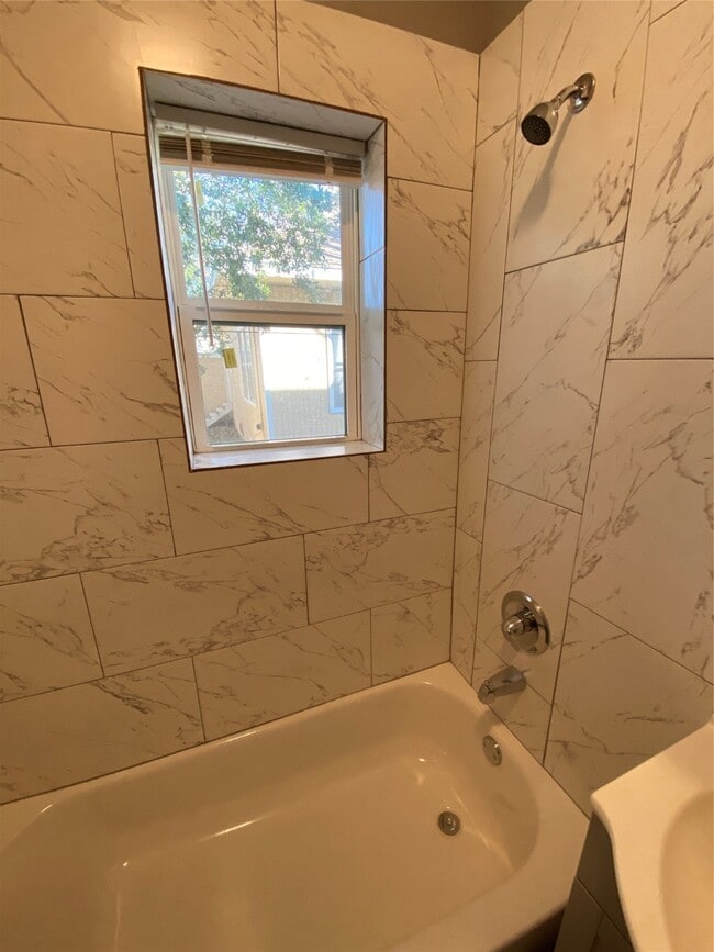 Foto del edificio - 222 Grace St