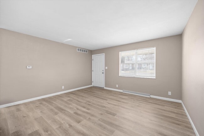 Building Photo - 18 Manor Dr