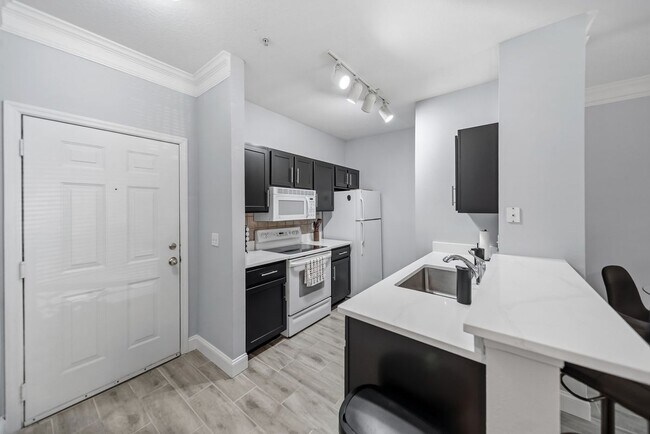 Building Photo - 4207 S Dale Mabry Hwy