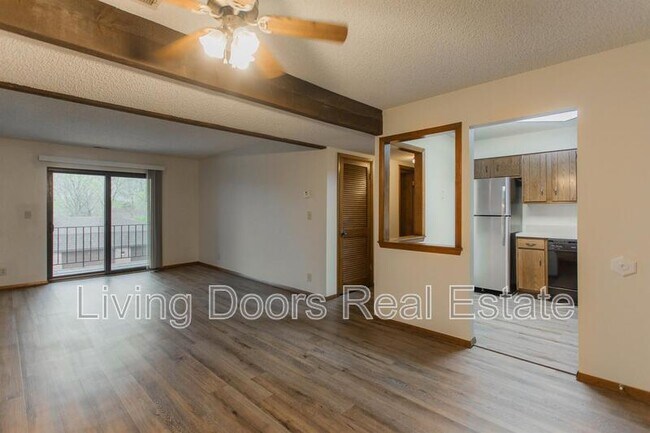 Building Photo - 1935 N Lincoln Ave