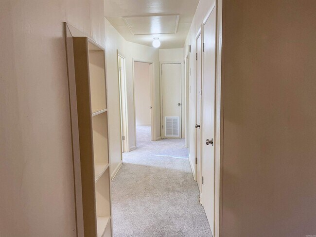 Foto del edificio - 5807 Hutsell Rd