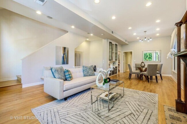 Foto del edificio - 3713 N Sheffield Ave