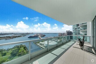 Building Photo - 900 Biscayne Blvd