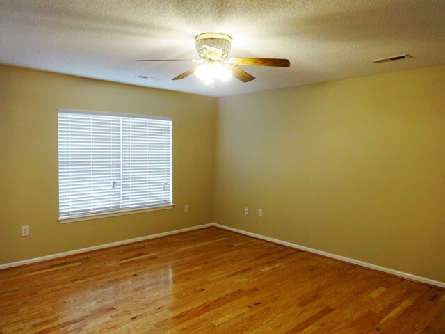 Building Photo - 114 Elbow Cir
